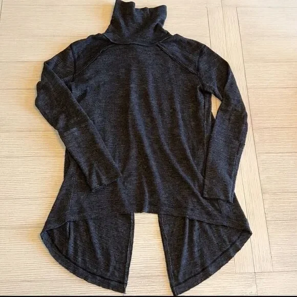 Free People We the Free Split Back‎ Gray Turtleneck Size Small - Picture 9 of 9